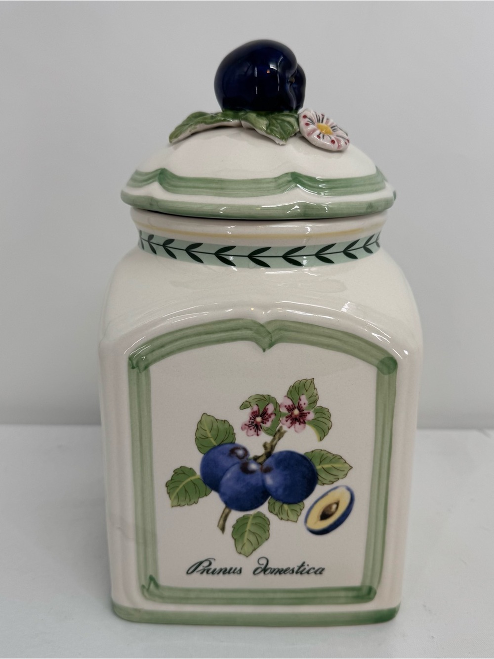 Villeroy & Boch 1748 French Garden Charm PLUM Medium Canister with lid